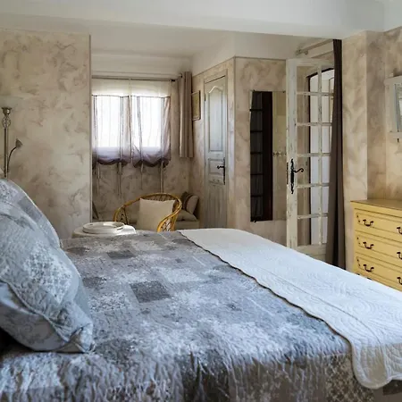 Hotes'antic Provence Bed & Breakfast